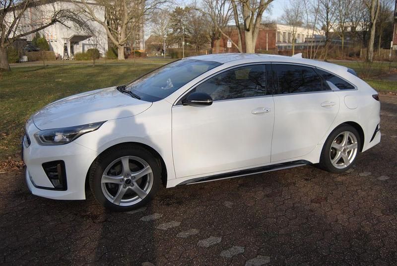 Weiß Gebraucht 2019 Kia ProCeed GT Limousine | 15.800 € (Guter Preis) - Bild 1/4