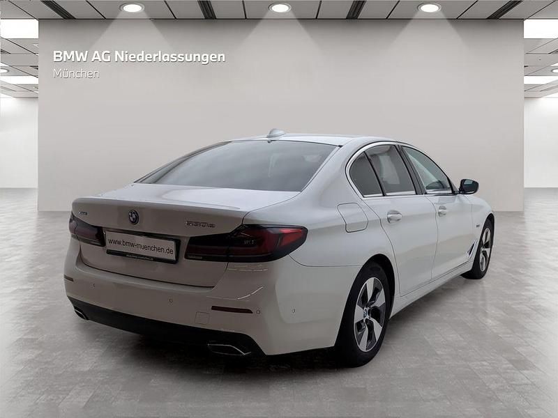 Gebraucht BMW 530e 292 PS (214 kW) 2023 Weiß Limousine