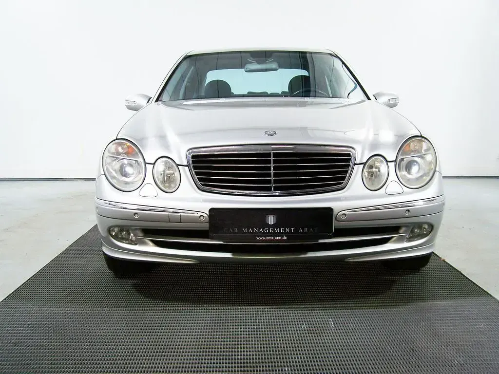 Gebraucht Mercedes E240 Avantgarde 177 PS (130 kW) 2002 Silber Limousine