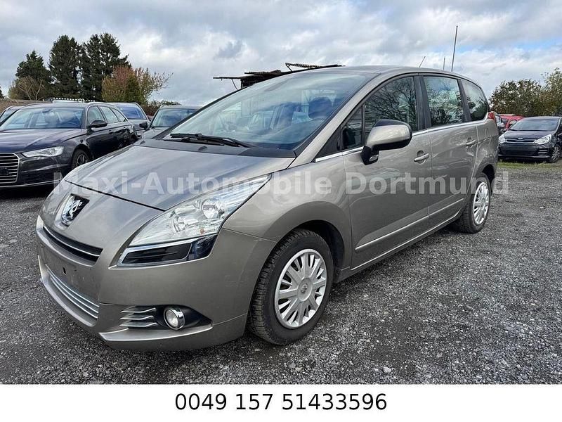Grau Gebraucht 2013 Peugeot 5008 Active Van / Kleinbus | 3.330 € (Fairer Preis) - Bild 1/4