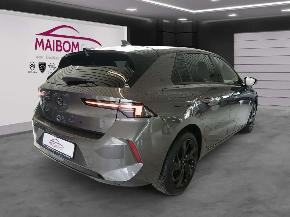 Gebraucht Opel Astra 131 PS (96 kW) 2024 Schwarz Kleinwagen
