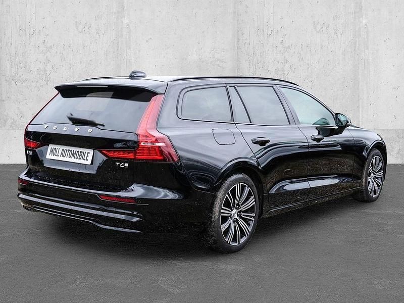Gebraucht Volvo V60 Plus 398 PS (292 kW) 2025 Onyx black / metallic Kombi