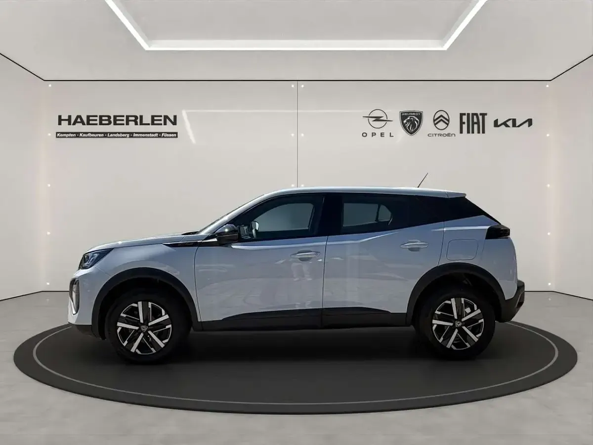 Neu Peugeot 2008 Style 131 PS (96 kW) 2025 Okenitweiss metallic SUV