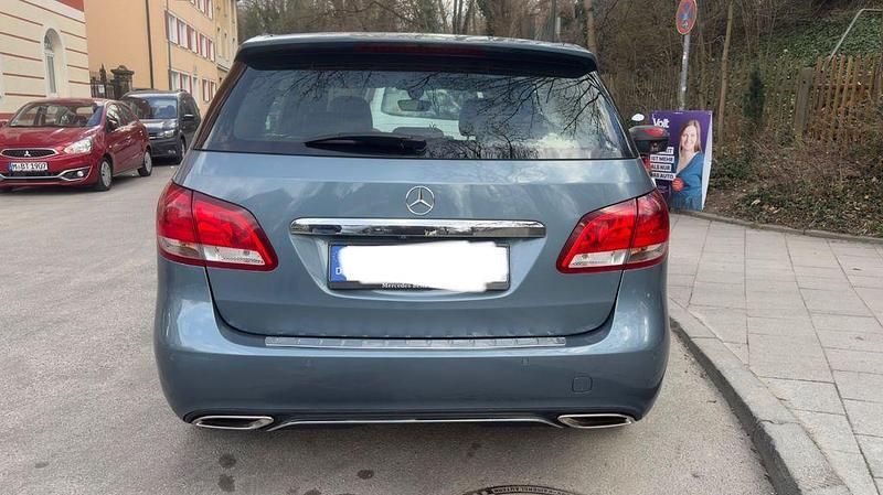 Gebraucht Mercedes B180 109 PS (80 kW) 2015 Van / Kleinbus