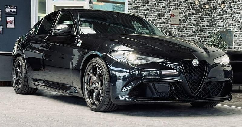 Schwarz Gebraucht 2020 Alfa Romeo Giulia Quadrifoglio Limousine | 53.990 € (Etwas zu teuer) - Bild 1/4