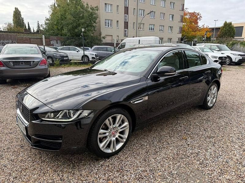 Schwarz Gebraucht 2016 Jaguar XE Limousine | 9.950 € (Guter Preis) - Bild 1/4