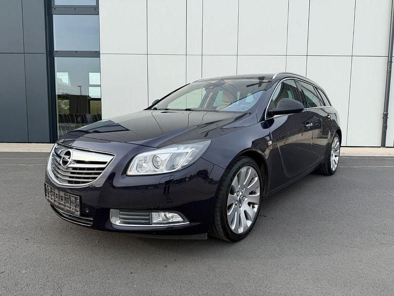 Usado Opel Insignia Innovation 194 HP (142 kW) 2012 Roxo Carrinha