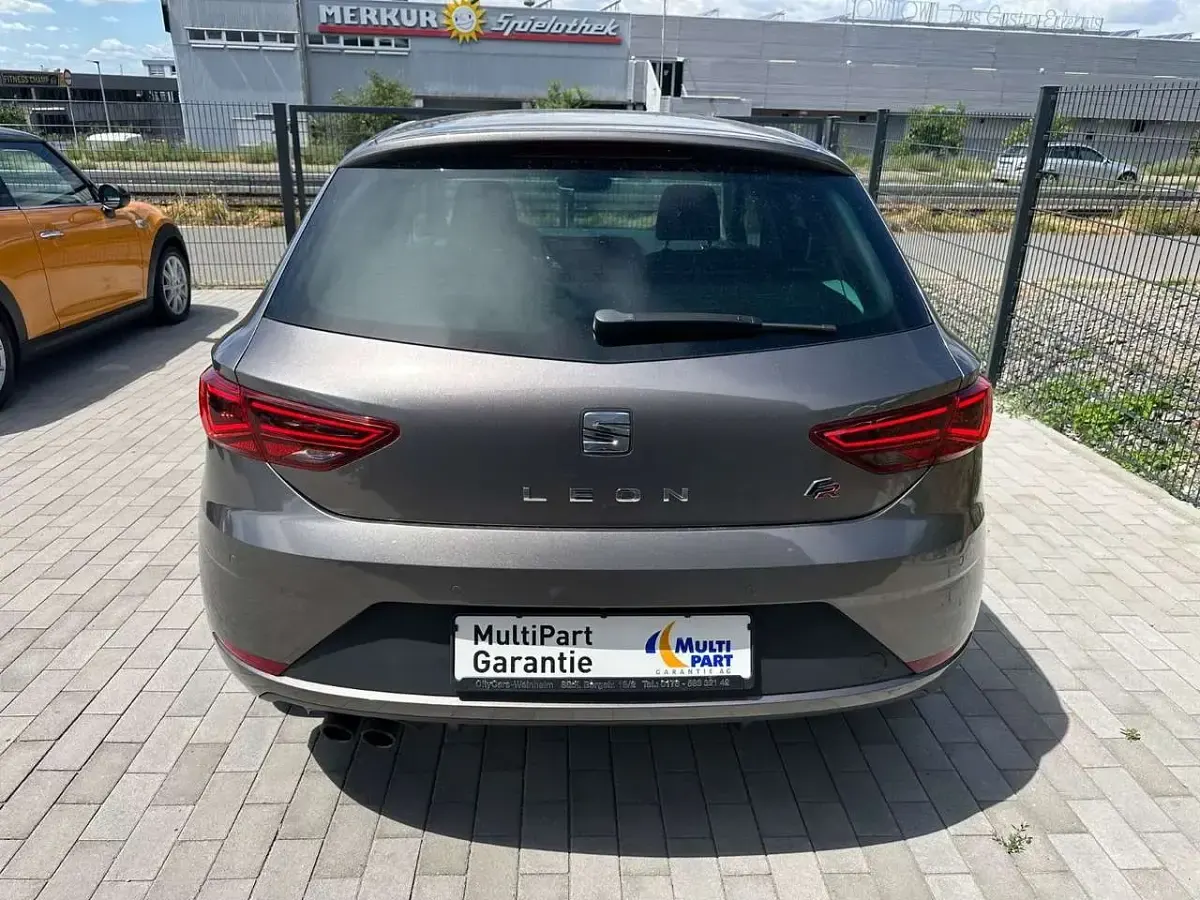 Gebraucht Seat Leon FR 150 PS (110 kW) 2017 Technic grey Limousine