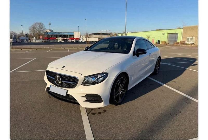 Gebraucht Mercedes E300 245 PS (180 kW) 2019 Weiß Coupé