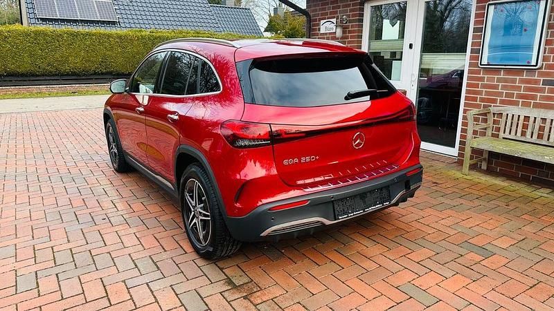 Gebraucht Mercedes EQA250+ AMG 139 kW (190 PS) 2022 Rot SUV