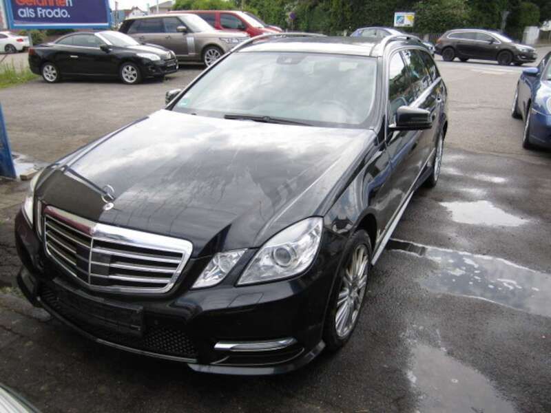 Schwarz metallic Gebraucht 2012 Mercedes E350 Kombi | 6.500 € - Bild 1/4