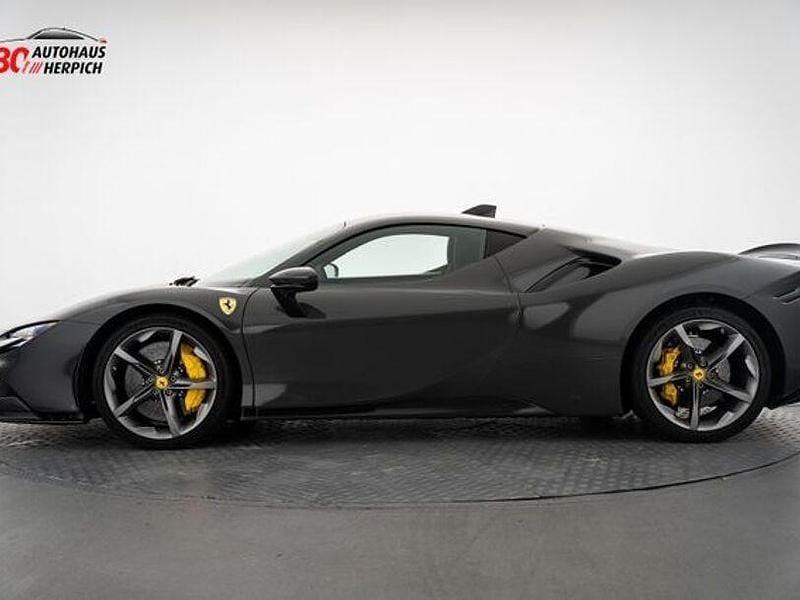 Gebraucht Ferrari SF90 1001 PS (736 kW) 2021 Grau Coupé
