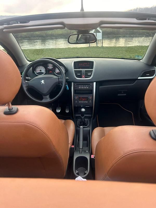 Gebraucht Peugeot 207 120 PS (88 kW) 2011 Schwarz Cabrio