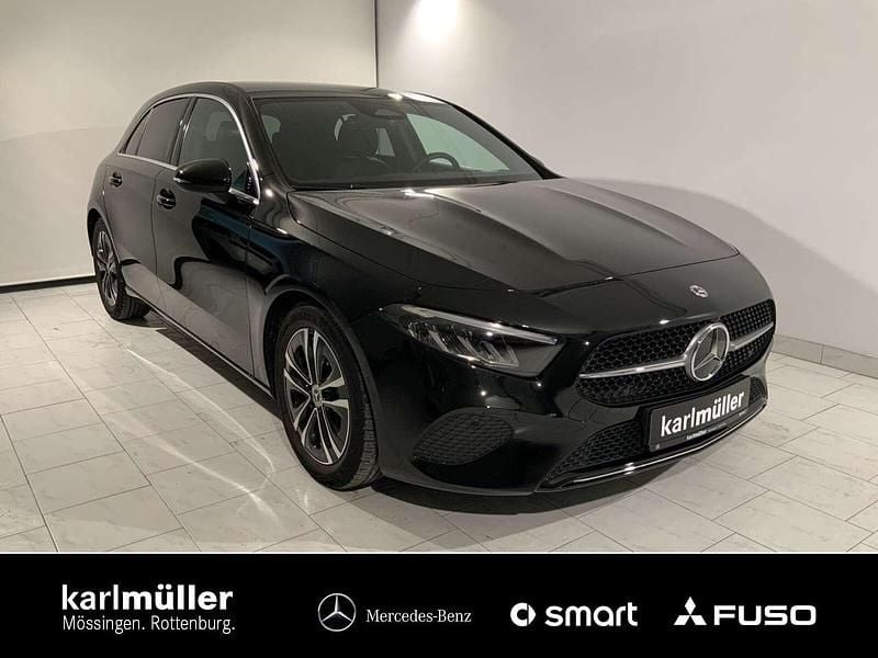 Lack kosmosschwarz Gebraucht 2024 Mercedes A180 Progressive Limousine | 26.890 € (Guter Preis) - Bild 1/4