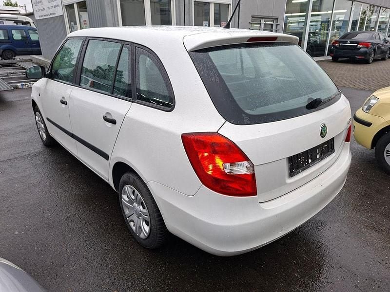 Gebraucht Skoda Fabia Cool Edition 75 PS (55 kW) 2011 Weiß Kleinwagen