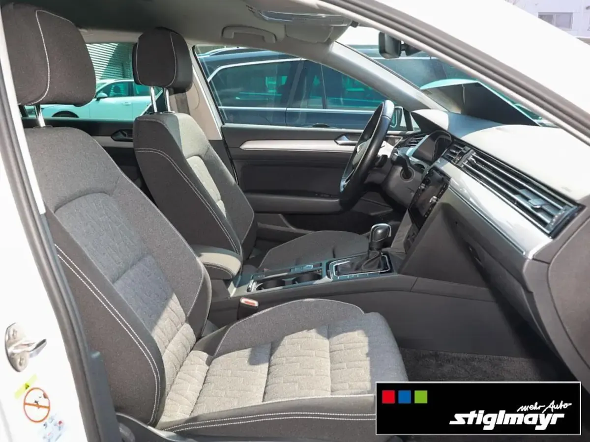Gebraucht VW Passat Business 150 PS (110 kW) 2024 Weiß Kombi
