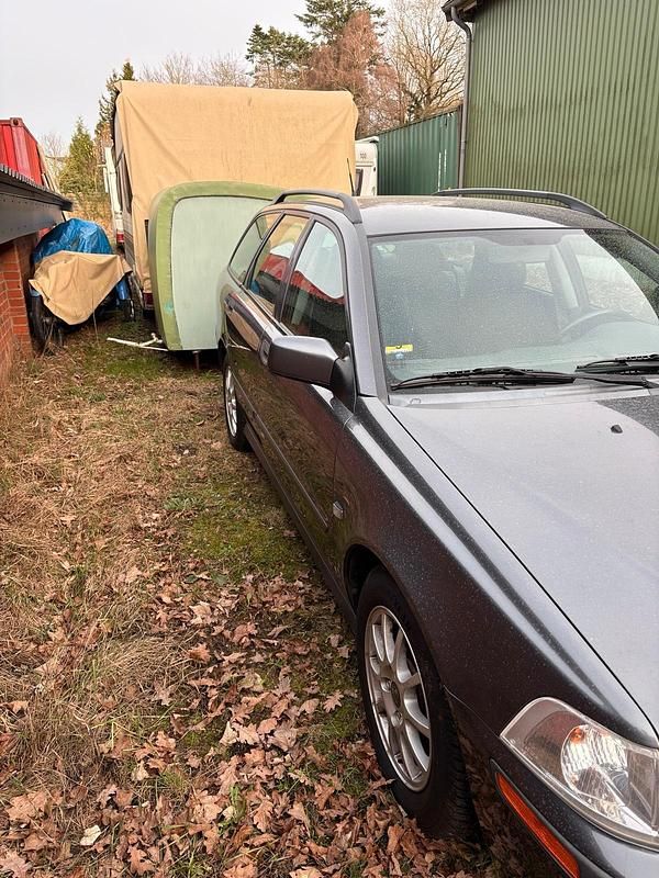 Gebraucht Volvo V40 116 PS (85 kW) 2001 Grau Kombi