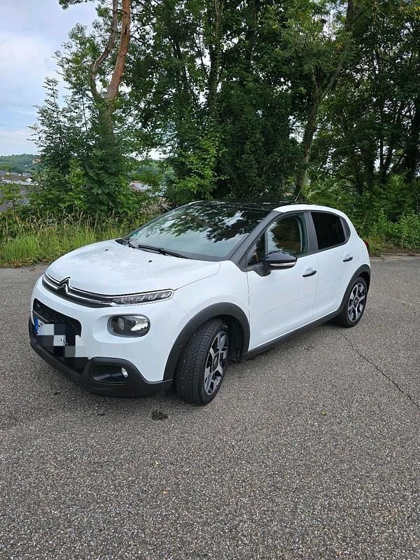 Weiß Gebraucht 2017 Citroën C3 Feel Kleinwagen | 8.299 € (Fairer Preis) - Bild 1/4