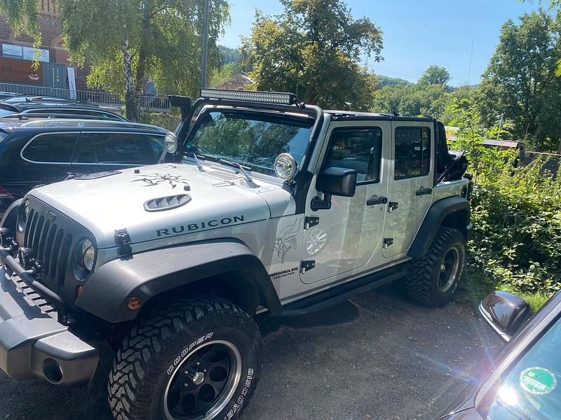 Silber Gebraucht 2012 Jeep Wrangler Rubicon SUV | 33.500 € (Etwas zu teuer) - Bild 1/4