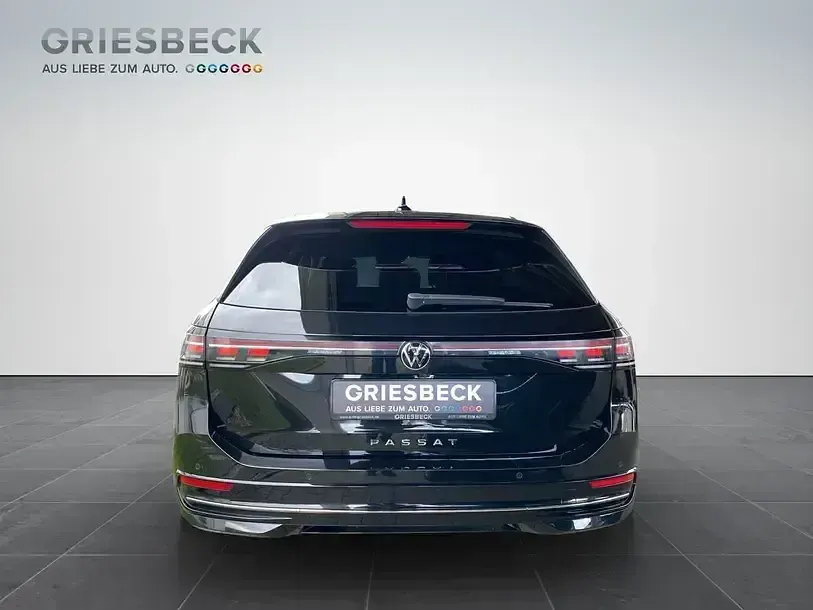 Gebraucht VW Passat Elegance 150 PS (110 kW) 2024 Grenadillschwarz metallic Kombi