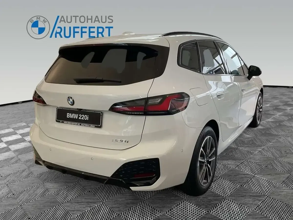 Neu BMW 220 M Sport 156 PS (114 kW) 2025 Alpinweiss iii Van / Kleinbus