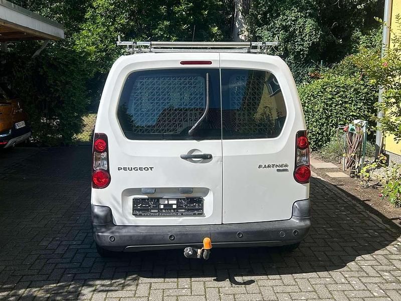Gebraucht Peugeot Partner S 99 PS (72 kW) 2016 Weiß Van / Kleinbus