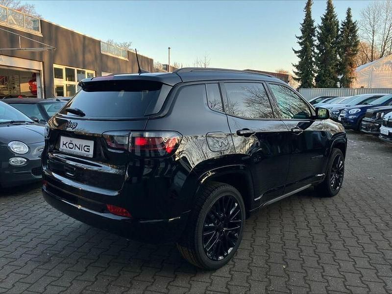 Gebraucht Jeep Compass 131 PS (96 kW) 2024 Schwarz SUV