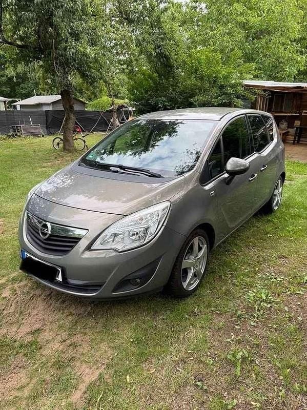 Braun Gebraucht 2011 Opel Meriva Design Edition Van / Kleinbus | 3.300 € (Superpreis) - Bild 1/2