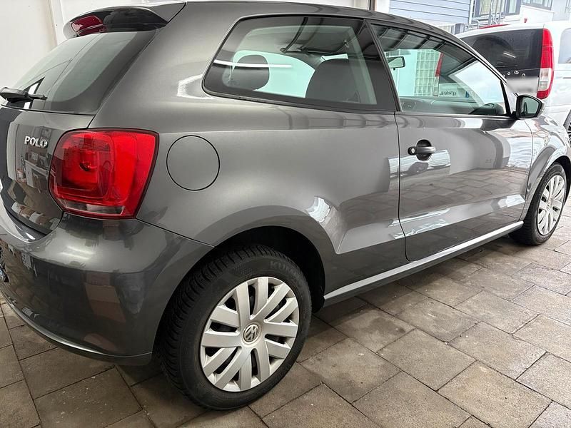 Gebraucht VW Polo 90 PS (66 kW) 2010 Grau Kleinwagen