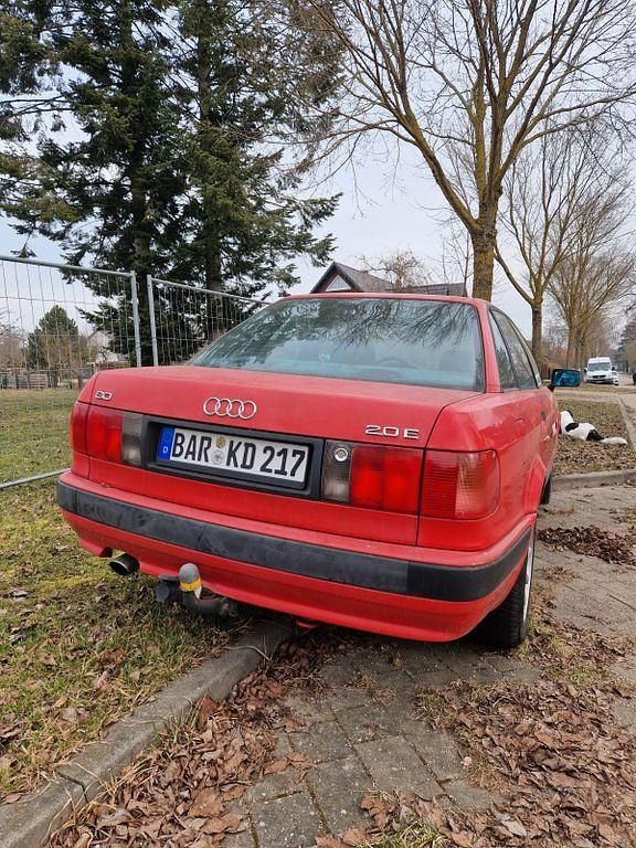 Second-hand Audi 80 116 CP (85 kW) 1994 Roșu Berlinǎ