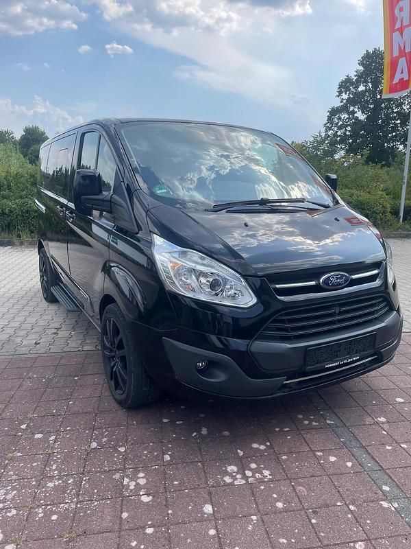 Schwarz Gebraucht 2017 Ford Transit Custom Van / Kleinbus | 28.399 € (Teuer) - Bild 1/4