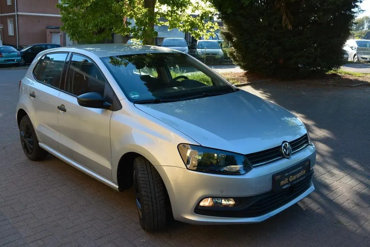 Gebraucht VW Polo Trendline 75 PS (55 kW) 2017 Silber Kleinwagen