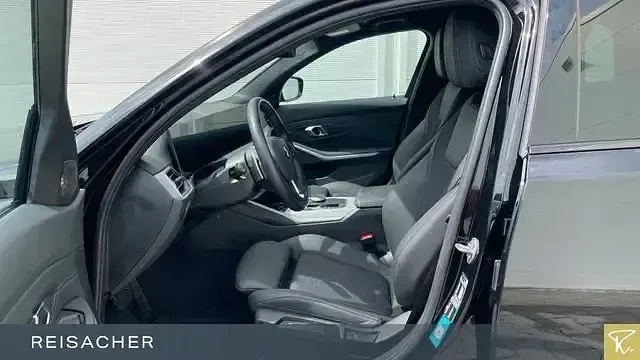 Gebraucht BMW 320 Efficient Dynamics 190 PS (139 kW) 2023 Schwarz uni Kombi
