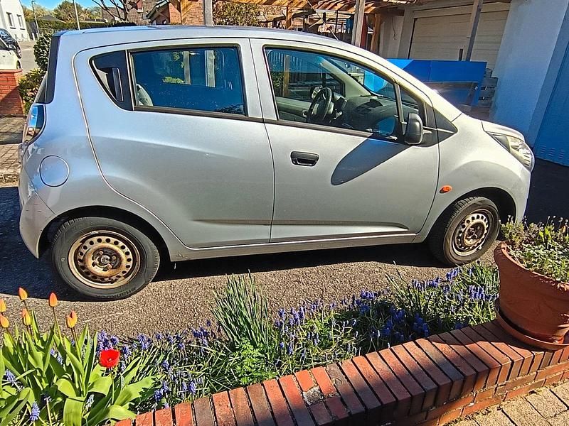 Second-hand Chevrolet Spark 68 CP (50 kW) 2010 Gri Hatchback