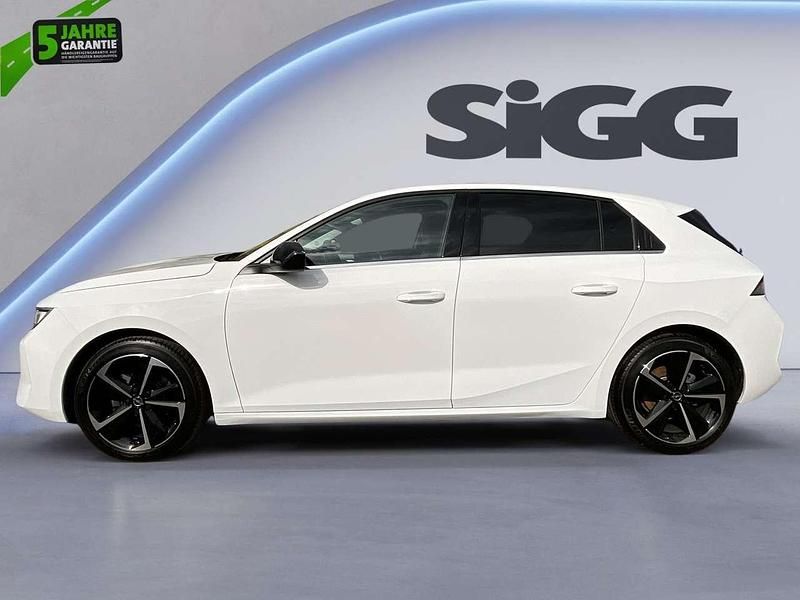 Gebraucht Opel Astra Elegance 131 PS (96 kW) 2023 Jade weiss/arktis weiss Limousine