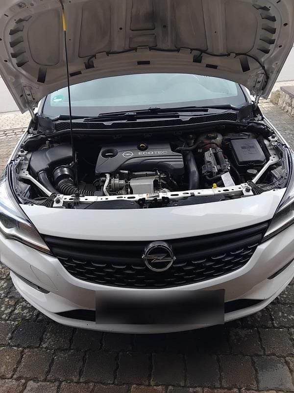 Gebraucht Opel Astra 105 PS (77 kW) 2015 Weiß Limousine