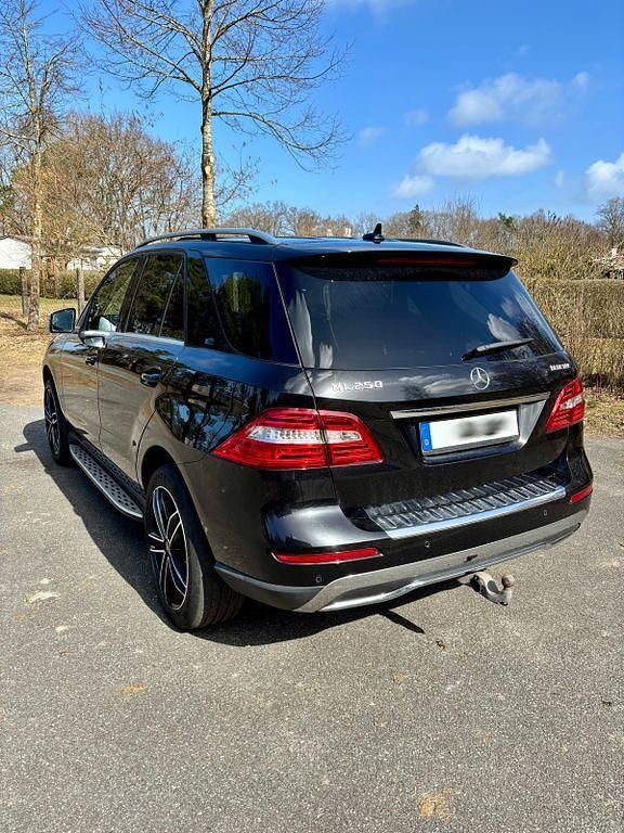 Gebraucht Mercedes ML250 204 PS (150 kW) 2014 Schwarz SUV