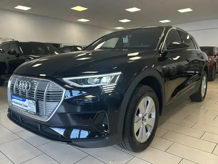 Catalunyarot Gebraucht 2021 Audi e-tron S-Line SUV | 41.770 € (Etwas zu teuer) - Bild 1/3