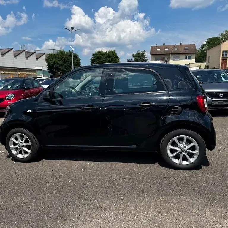 Gebraucht Smart ForFour 71 PS (52 kW) 2018 Schwarz Kleinwagen