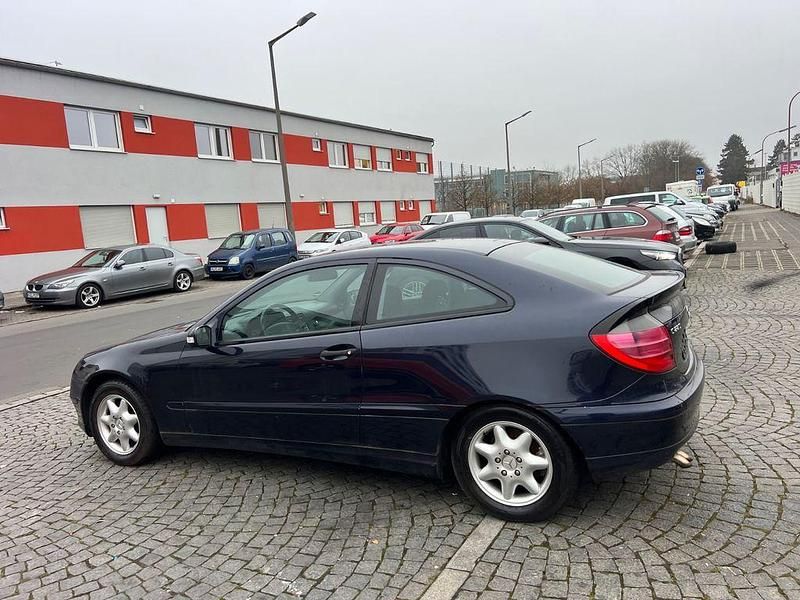 Gebraucht Mercedes CL220 143 PS (105 kW) 2003 Violett Coupé