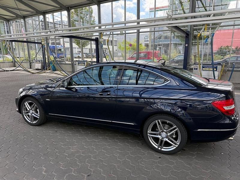 Gebraucht Mercedes C180 156 PS (114 kW) 2011 Blau Coupé