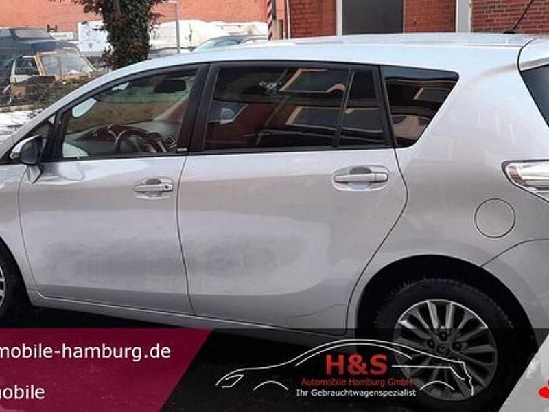 Silber Gebraucht 2017 Toyota Verso Van / Kleinbus | 6.500 € - Bild 1/3