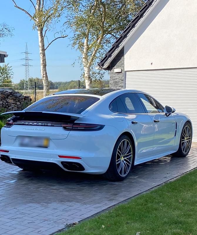 Weiß Gebraucht 2019 Porsche Panamera Turbo S Limousine | 105.000 € - Bild 1/4