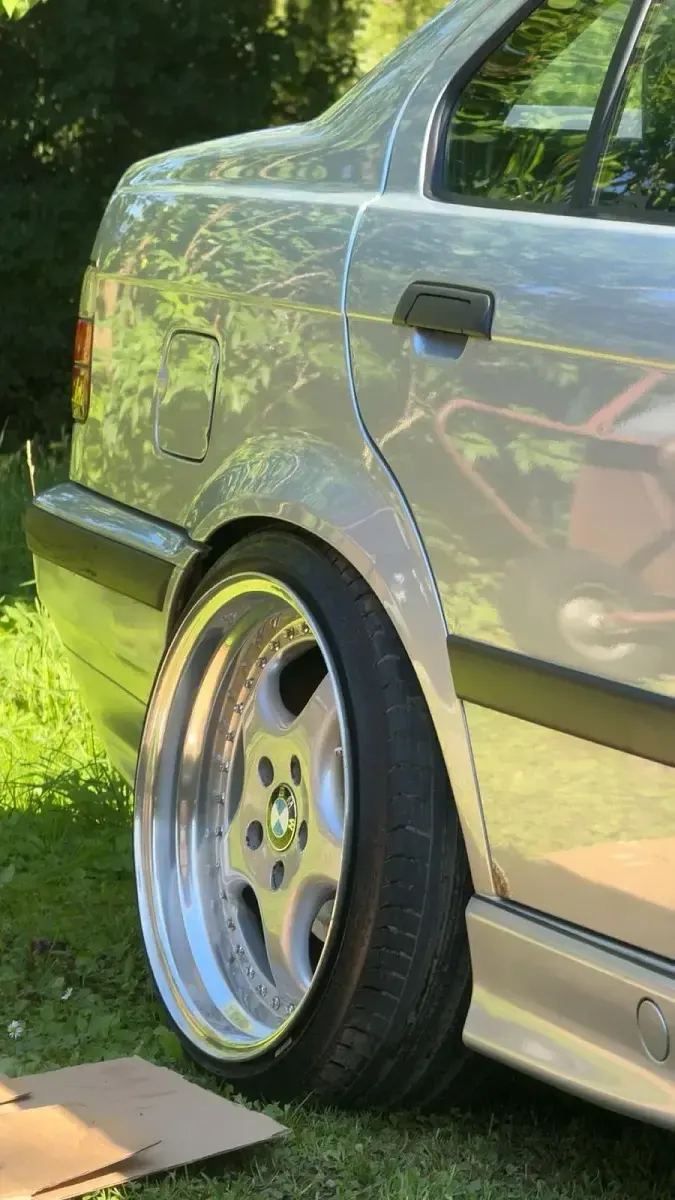 Gebraucht BMW 318 140 PS (102 kW) 1997 Silber Limousine
