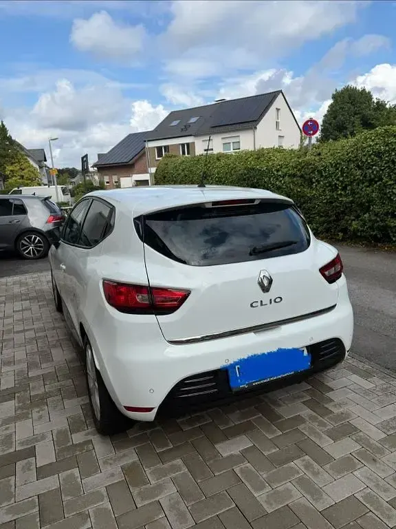 Gebraucht Renault Clio LIMITED 76 PS (55 kW) 2019 Weiß Limousine