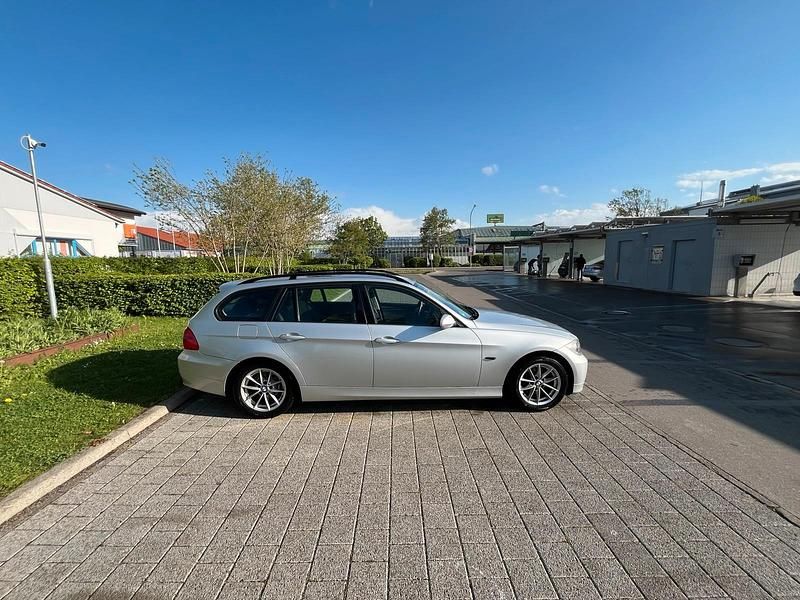 Gebraucht BMW 318 129 PS (94 kW) 2005 Silber Kombi