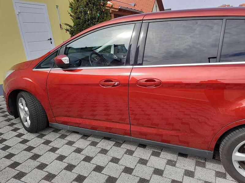 Gebraucht Ford Grand C-Max Titanium 125 PS (91 kW) 2016 Rot Van / Kleinbus