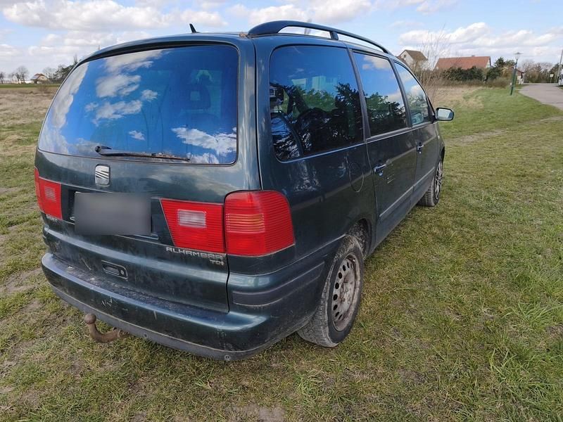 Używany Seat Alhambra 115 KM (84 kW) 2004 Zielony Minivan