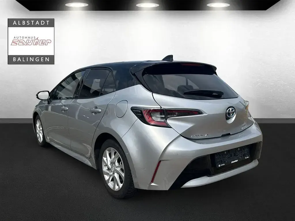 Gebraucht Toyota Corolla Team 140 PS (102 kW) 2023 Silver metallic / black (metallic) Limousine