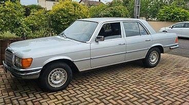 Silber Gebraucht 1978 Mercedes E280 Limousine | 22.999 € - Bild 1/4